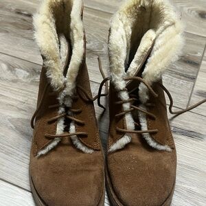 Cozy Brown Shearling-Lined Women's Boots